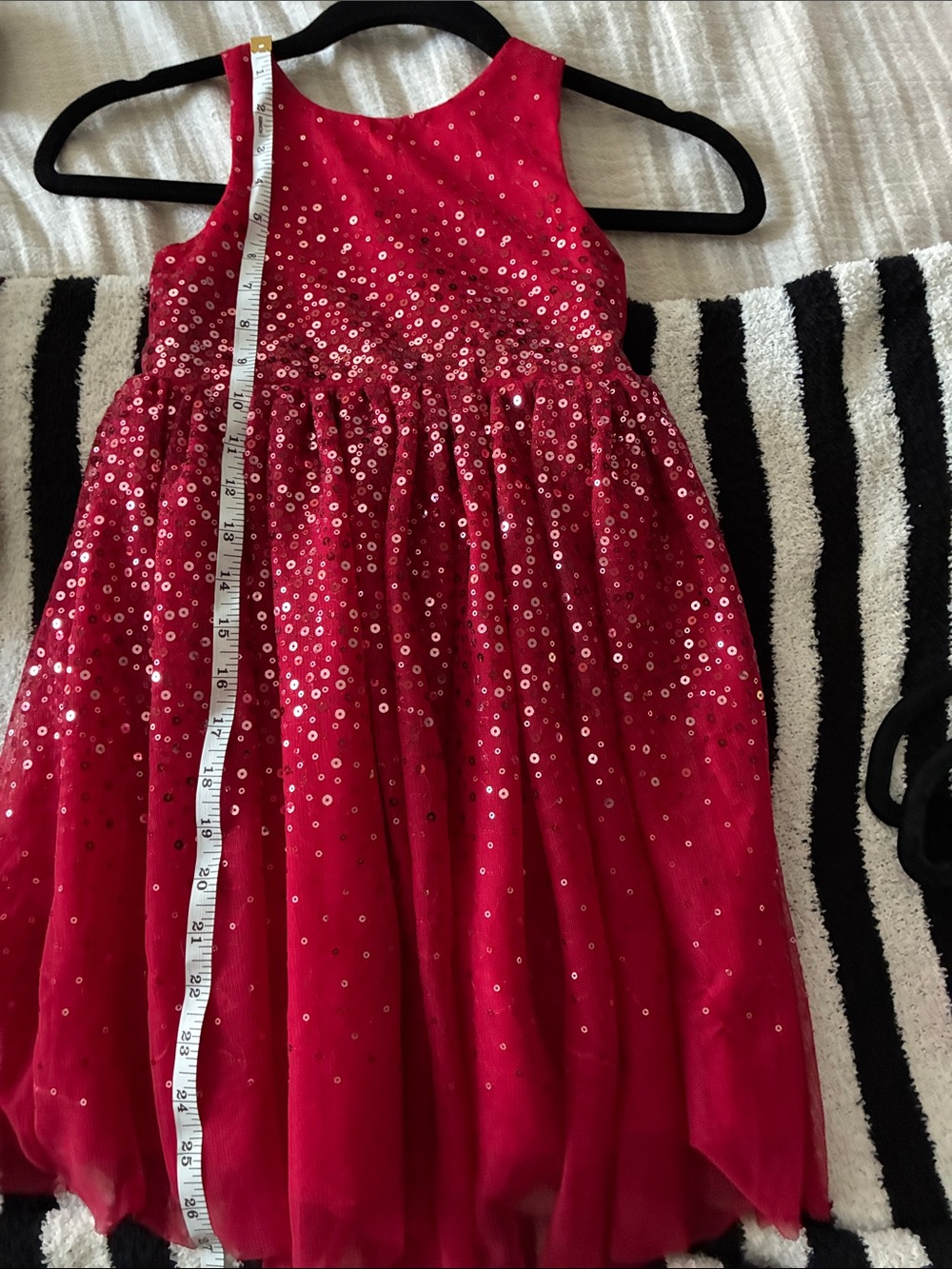 H&M Girl’s Deep Red Sleeveless Sequin Tulle Party Occasion Dress, size 4, 5 yrs - Picture 4 of 7